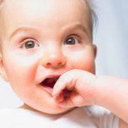 consejos para cuidar las encías de tu bebé